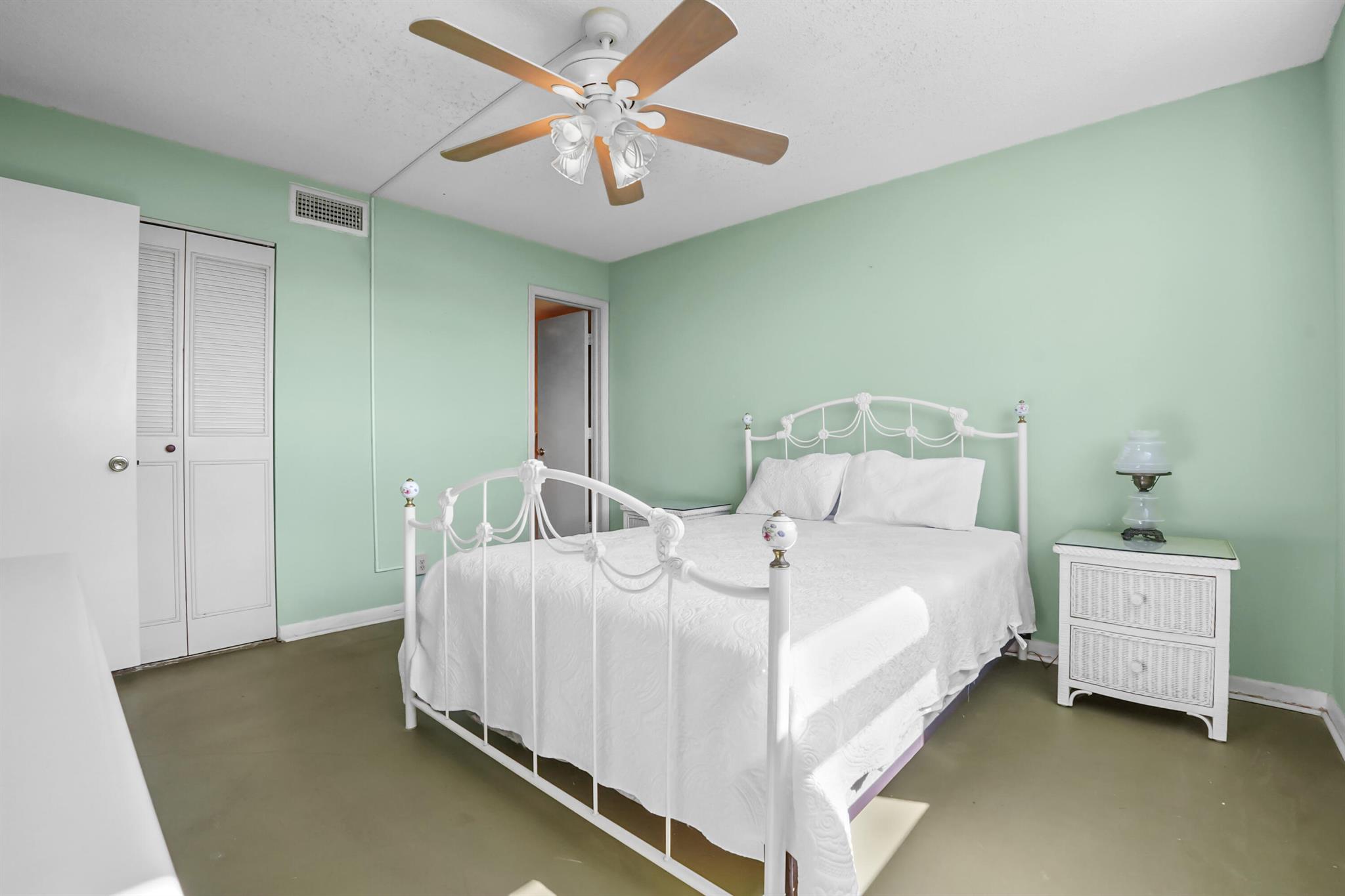 HARBOUR HALL INLET CLUB - Residential