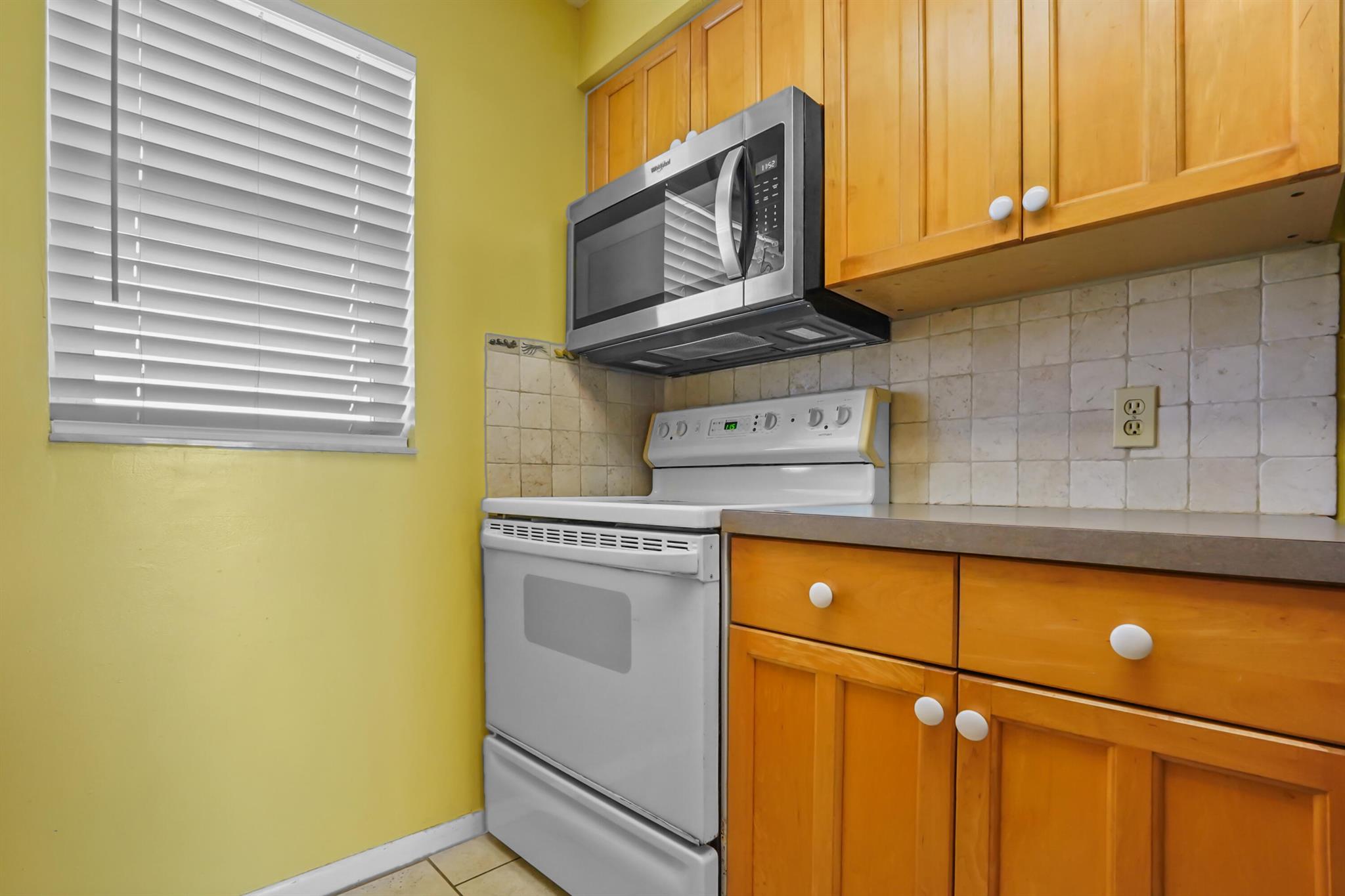 HARBOUR HALL INLET CLUB - Residential