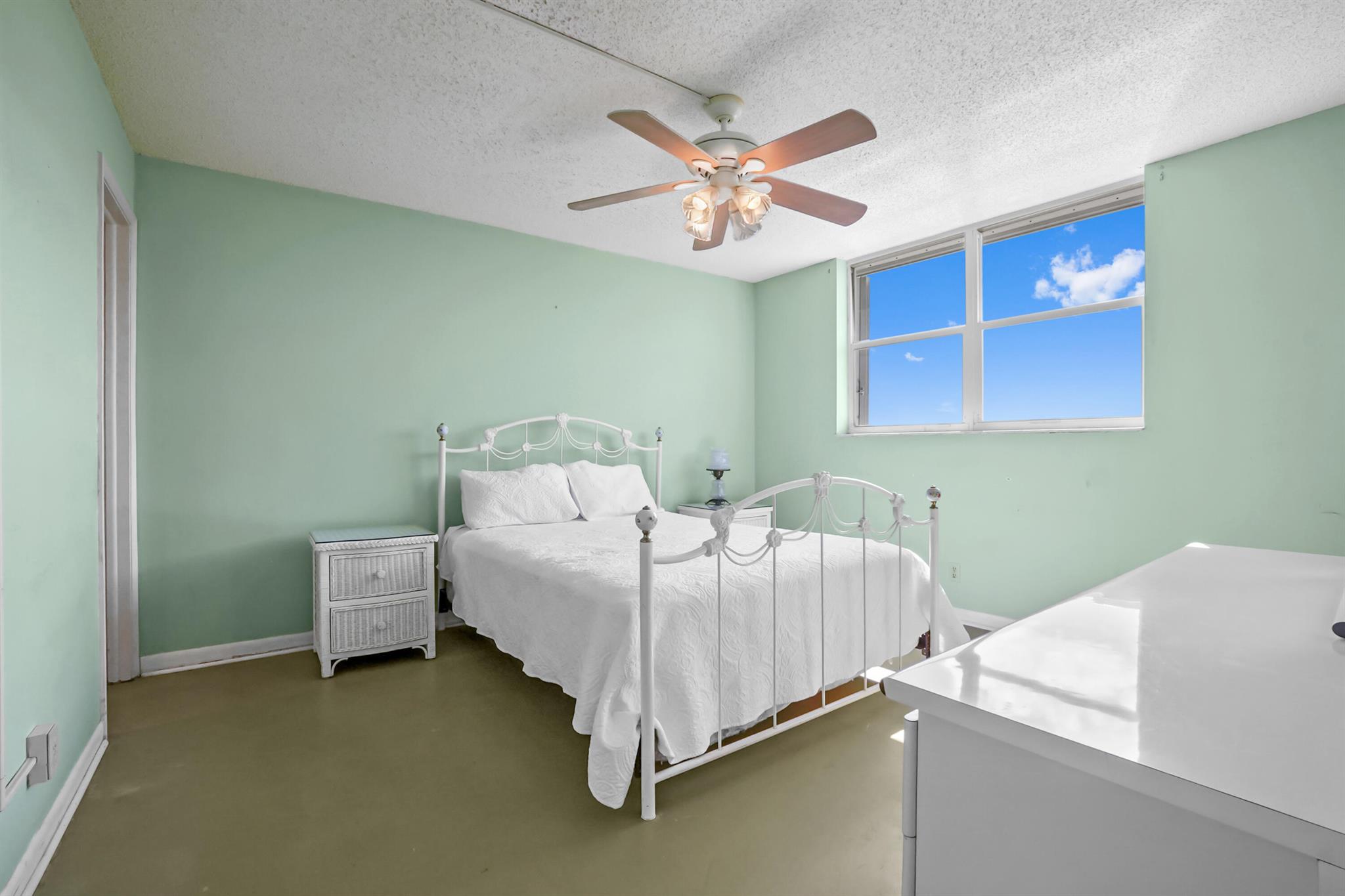 HARBOUR HALL INLET CLUB - Residential