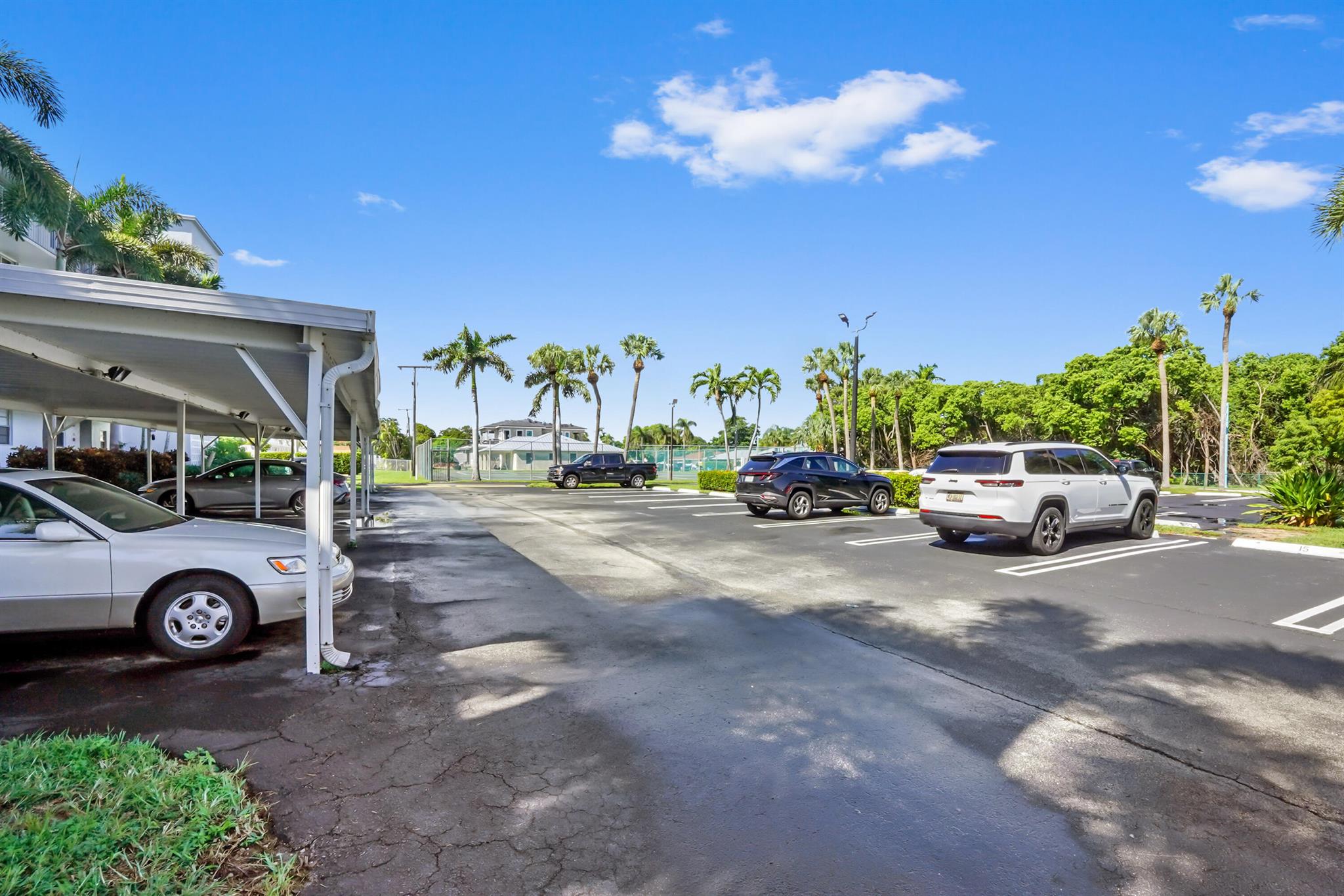 HARBOUR HALL INLET CLUB - Residential