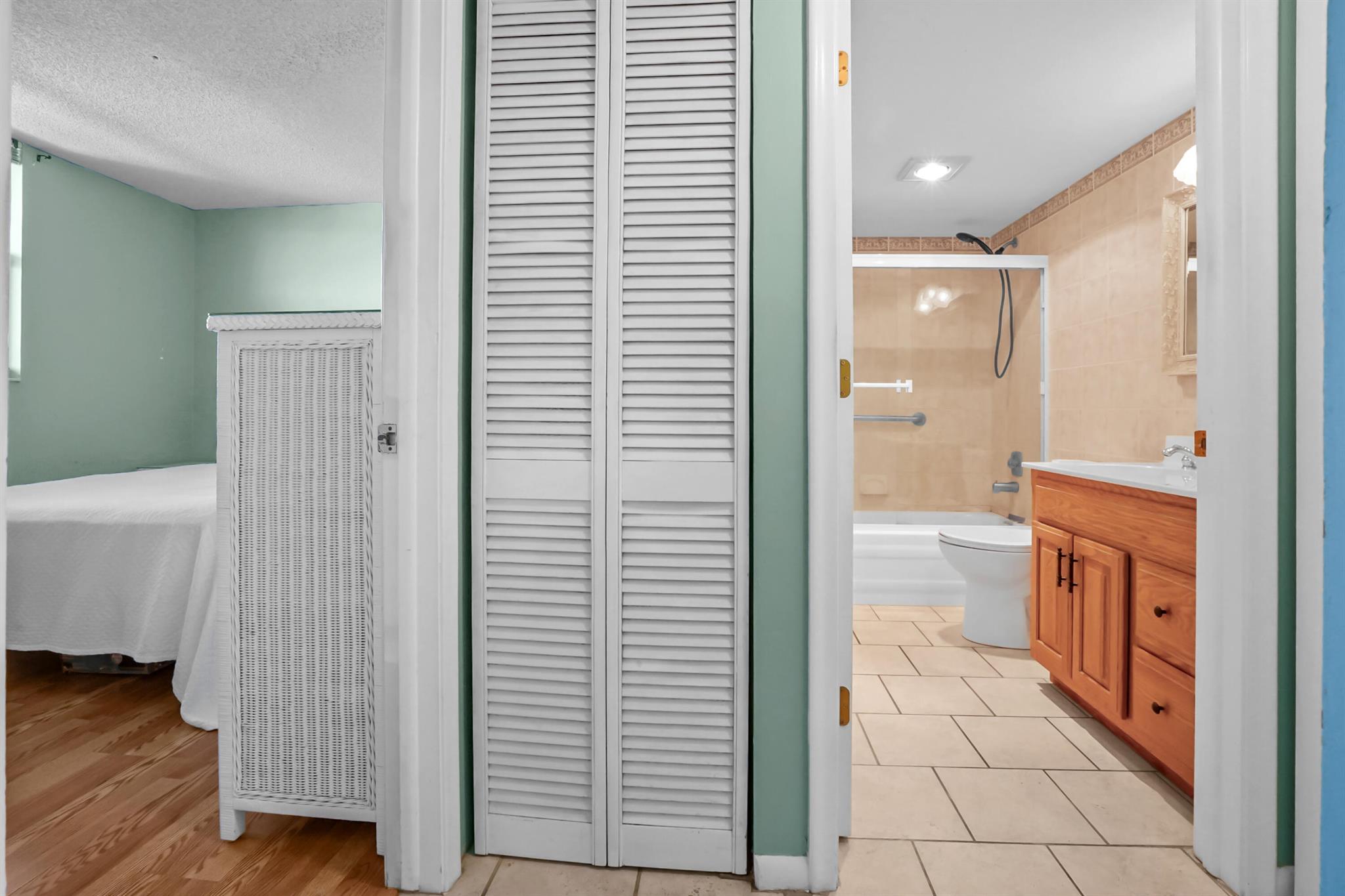 HARBOUR HALL INLET CLUB - Residential