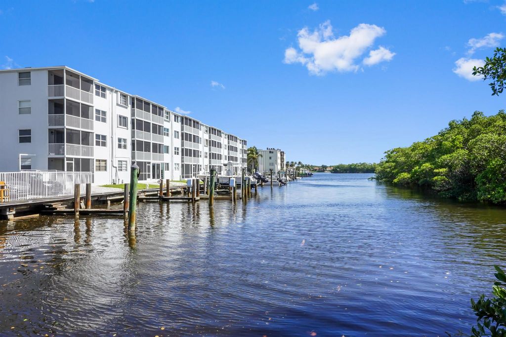 Photo of 689 NE 6th Court #4080, Boynton Beach, FL 33435 (MLS # R11136527)