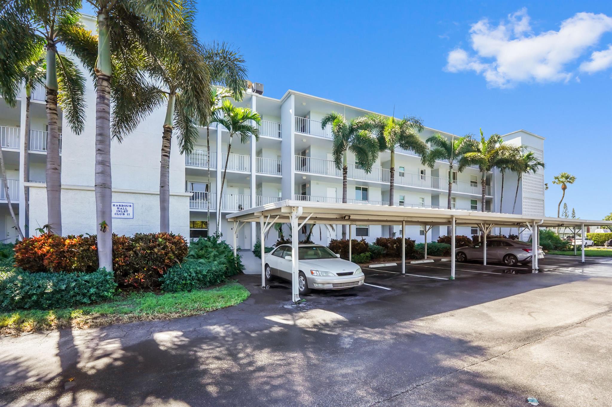 HARBOUR HALL INLET CLUB - Residential