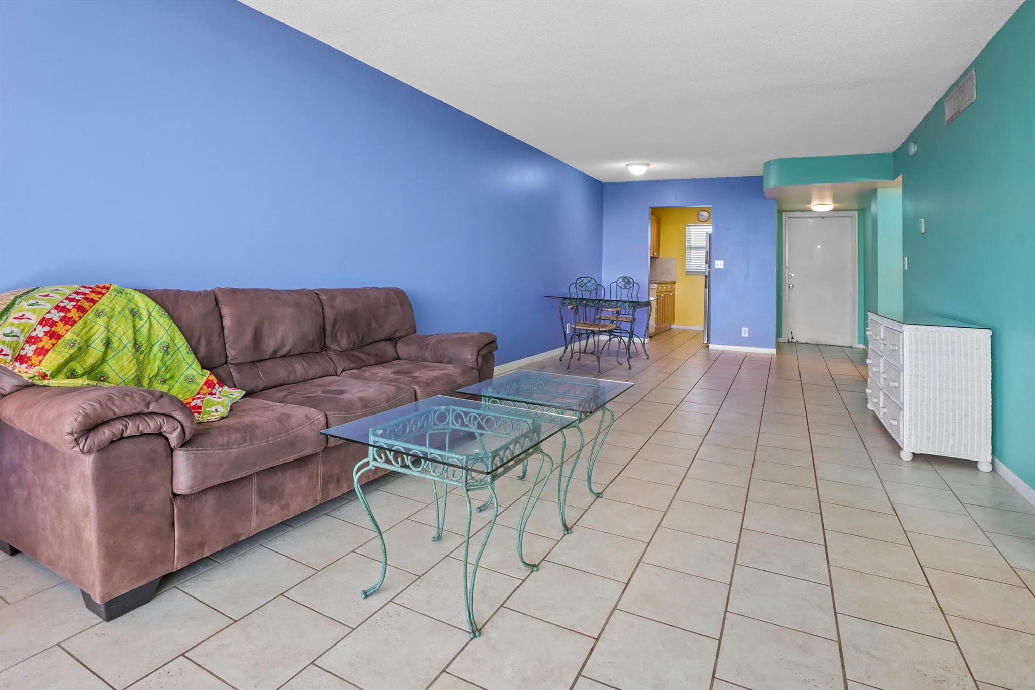 HARBOUR HALL INLET CLUB - Residential