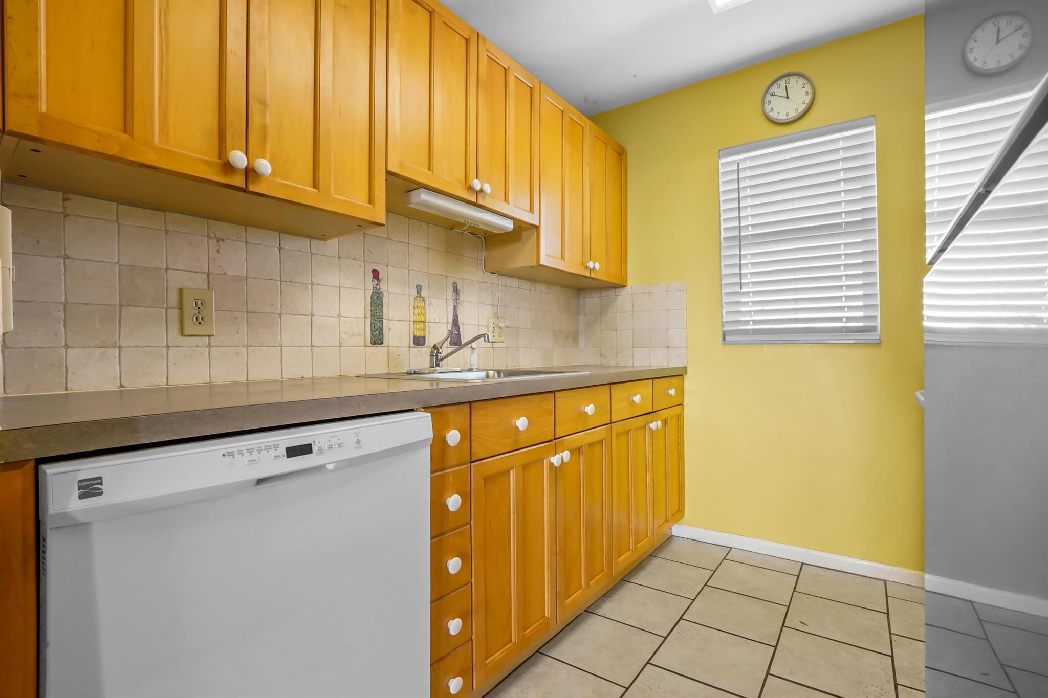 HARBOUR HALL INLET CLUB - Residential