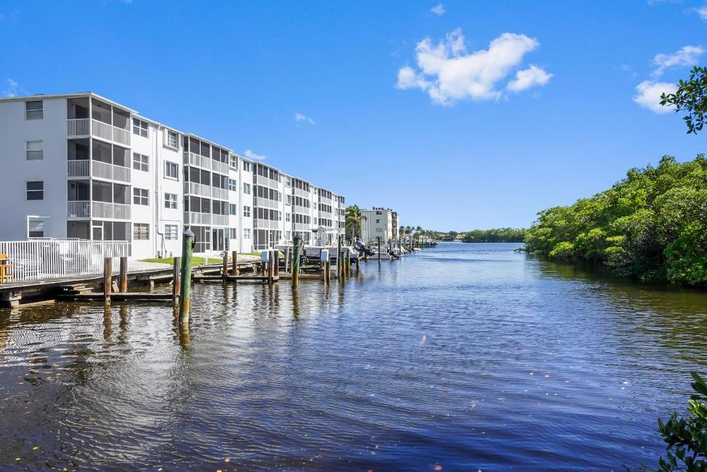 Photo of 689 NE 6th Court #4080, Boynton Beach, FL 33435 (MLS # R11136527)