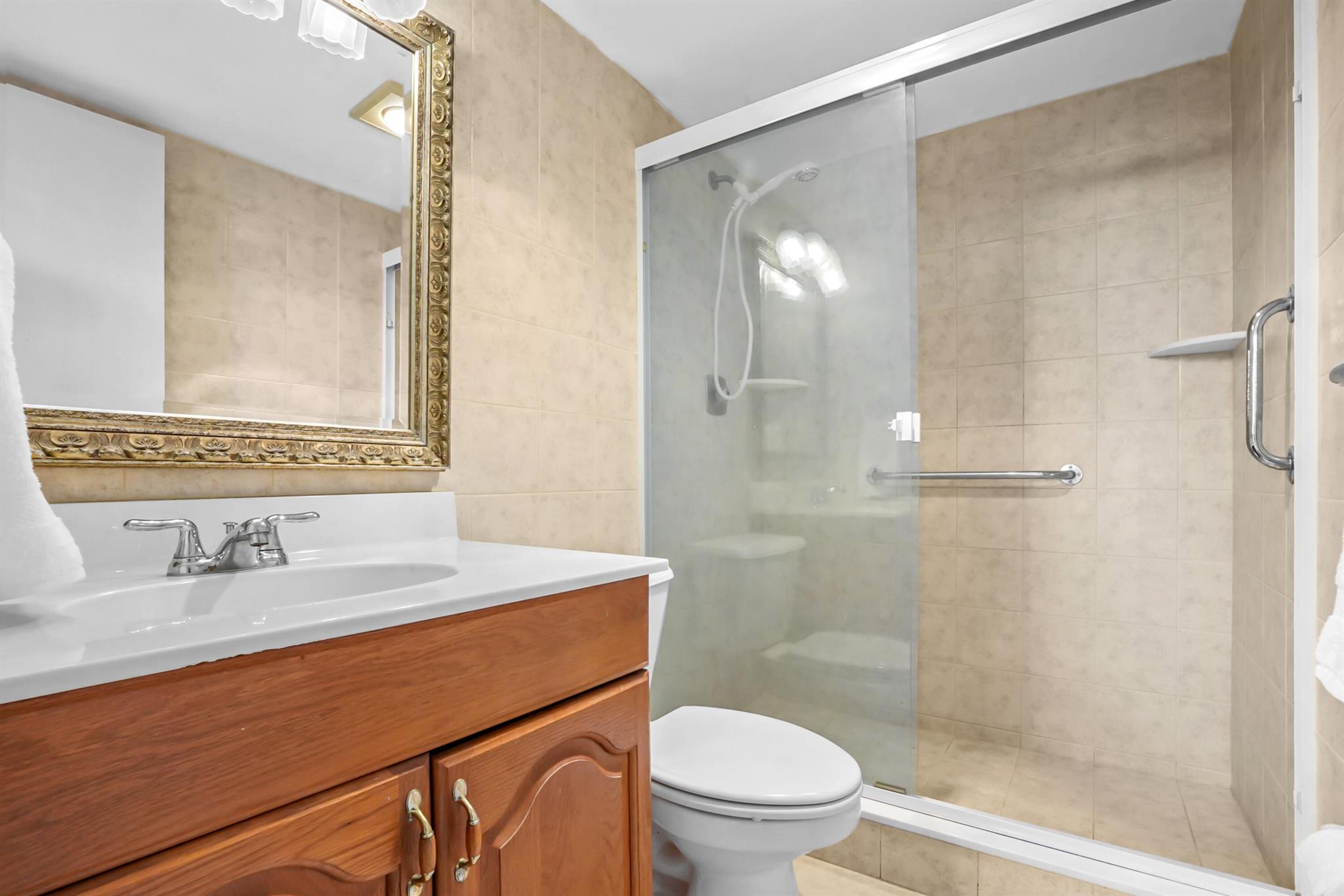 HARBOUR HALL INLET CLUB - Residential