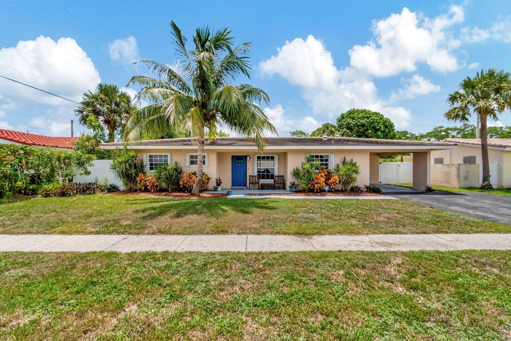 Photo of 34 Forest Hills Lane, Boca Raton, FL 33431 (MLS # R11010802)