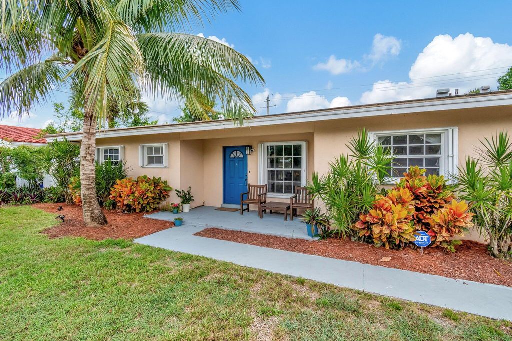Photo of 34 Forest Hills Lane, Boca Raton, FL 33431 (MLS # R11010802)