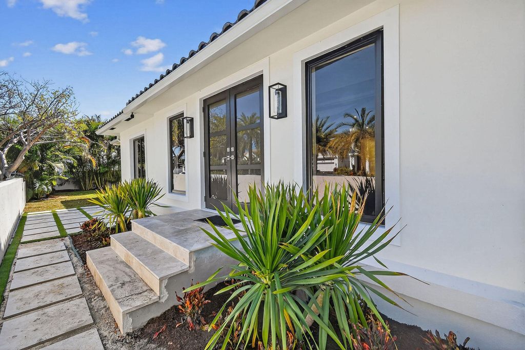 Photo of 326 Palmetto Street, West Palm Beach, FL 33405 (MLS # R11166096)