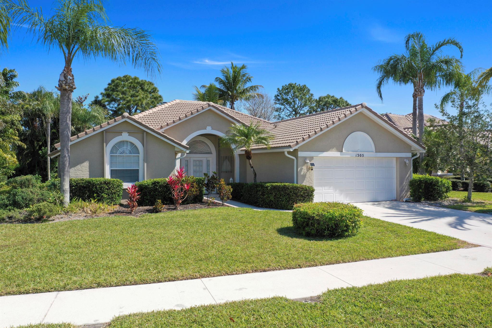 1305 SW Briarwood Drive