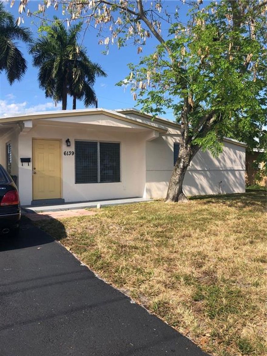 Clean house with new kitchen and updated bathroom.Tiled throughout, central ac, large fenced backyard. Good convenient location