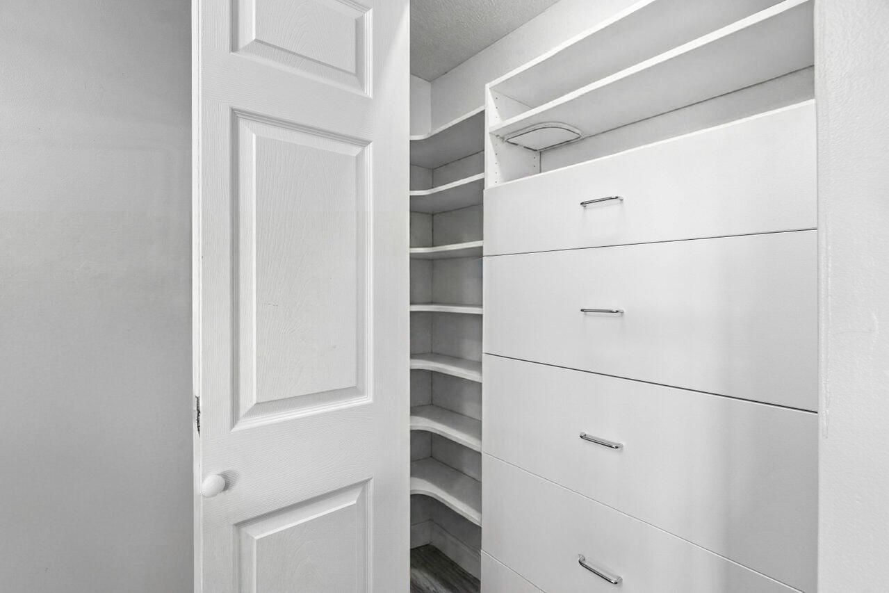 7376 W Oakridge Circle C