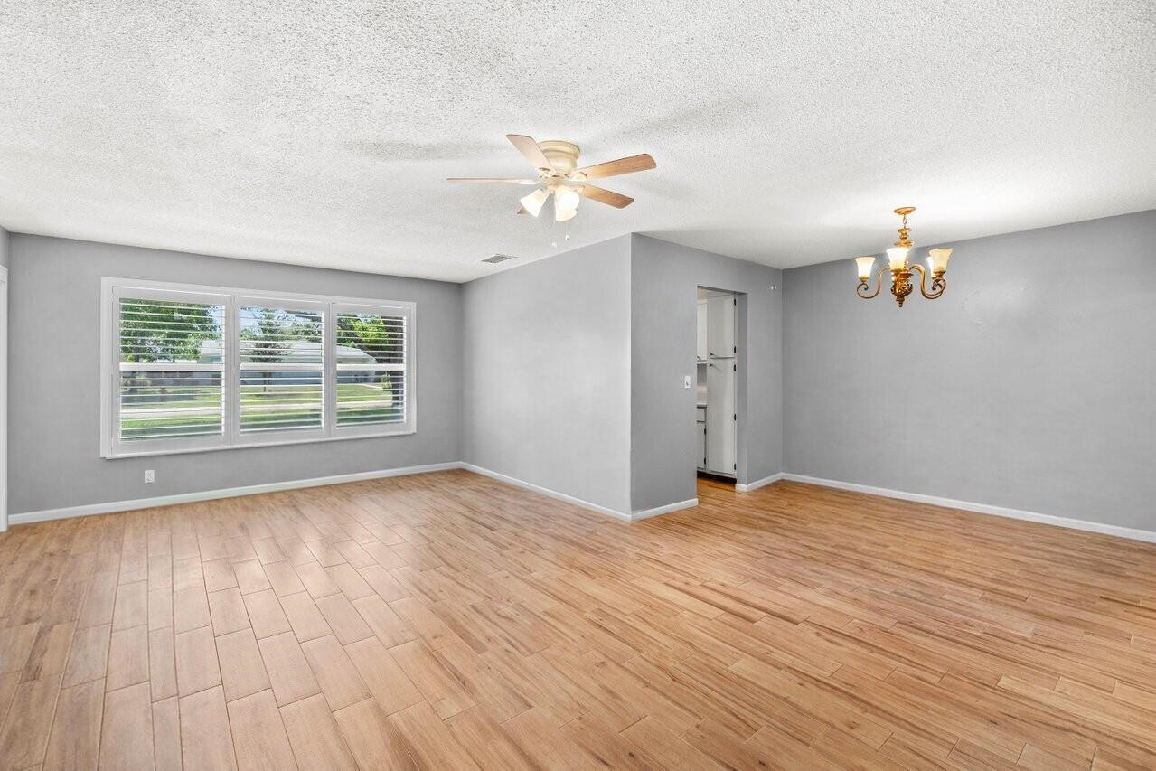 7376 W Oakridge Circle C