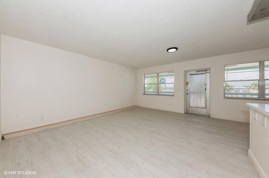 118 Somerset F, West Palm Beach, FL, 33417/$180,000 2 118 Somerset F