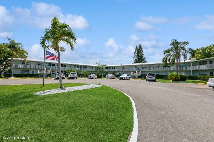 118 Somerset F, West Palm Beach, FL, 33417/$180,000 1 118 Somerset F