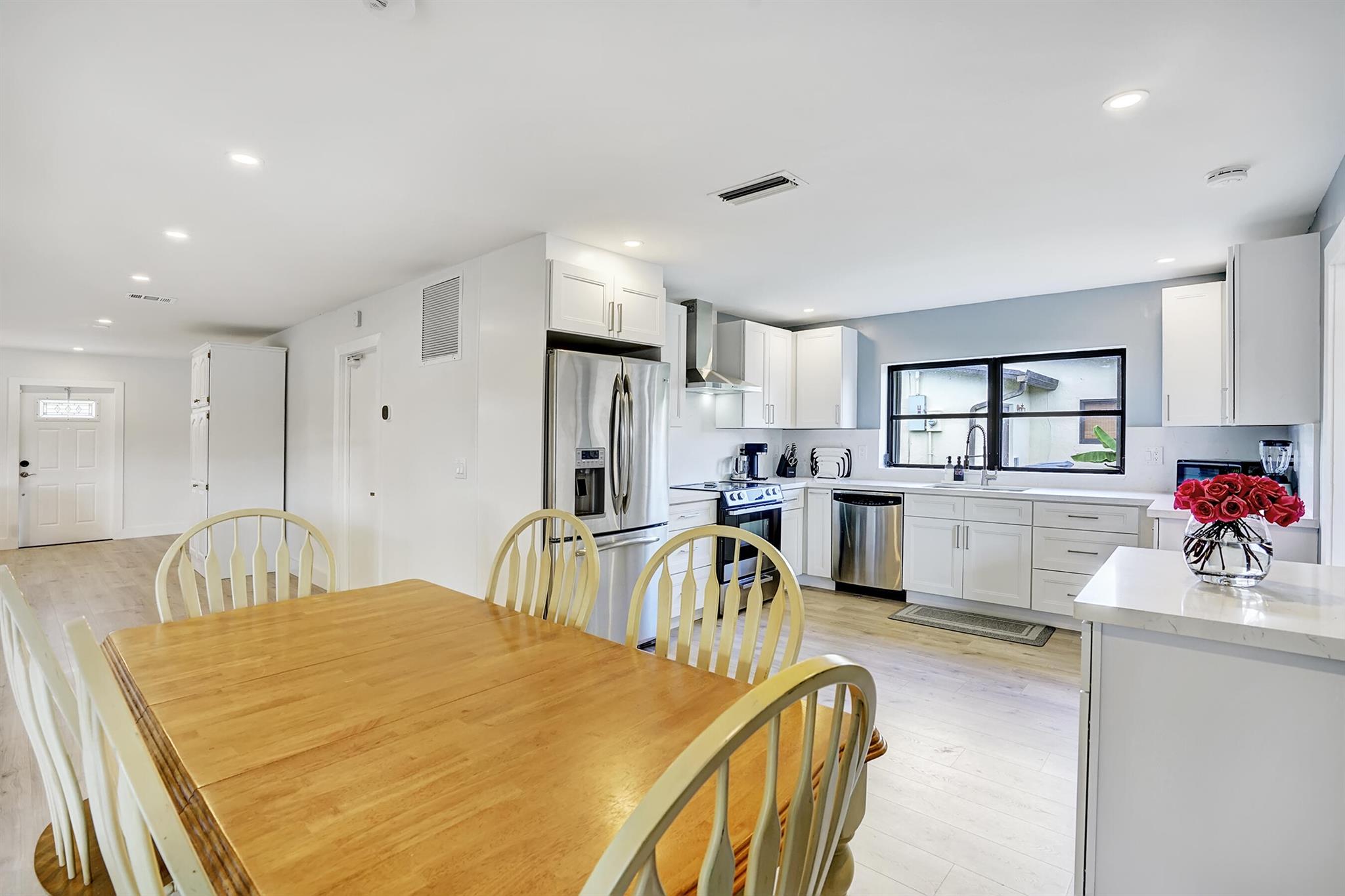 COCO WOOD LAKES SEC 1 - Residential Lease