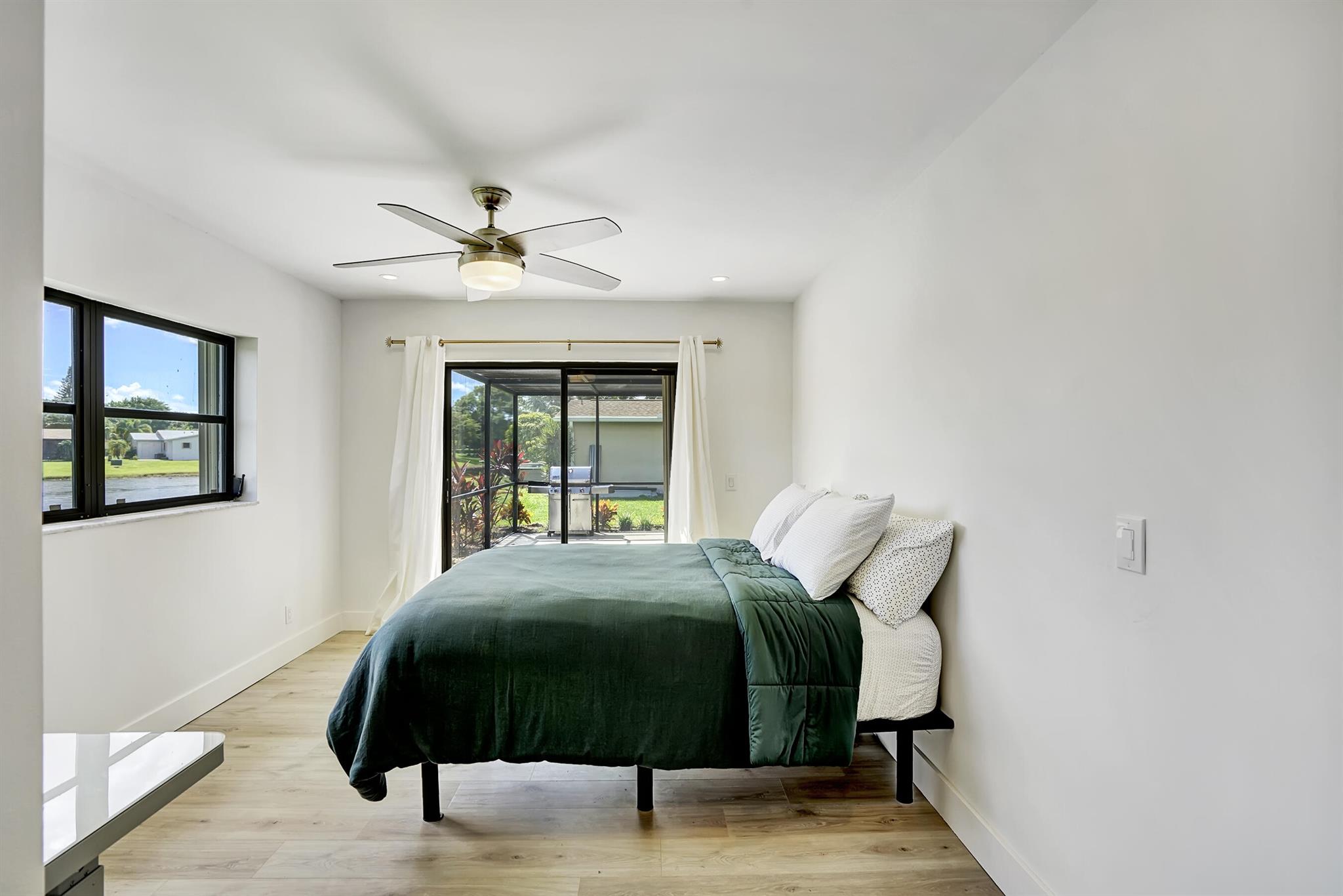 COCO WOOD LAKES SEC 1 - Residential Lease