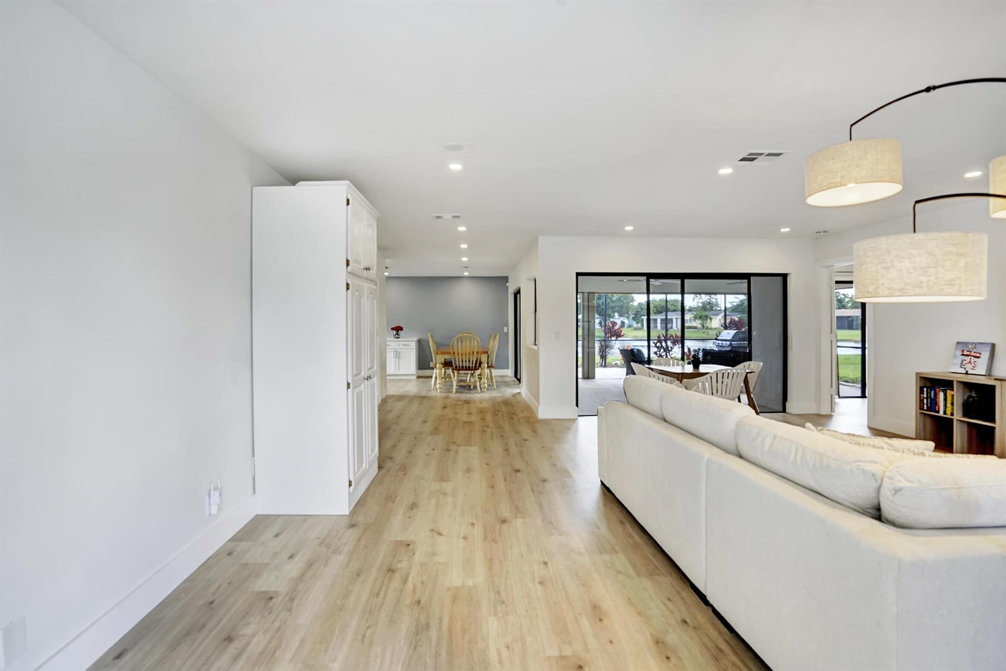 COCO WOOD LAKES SEC 1 - Residential Lease