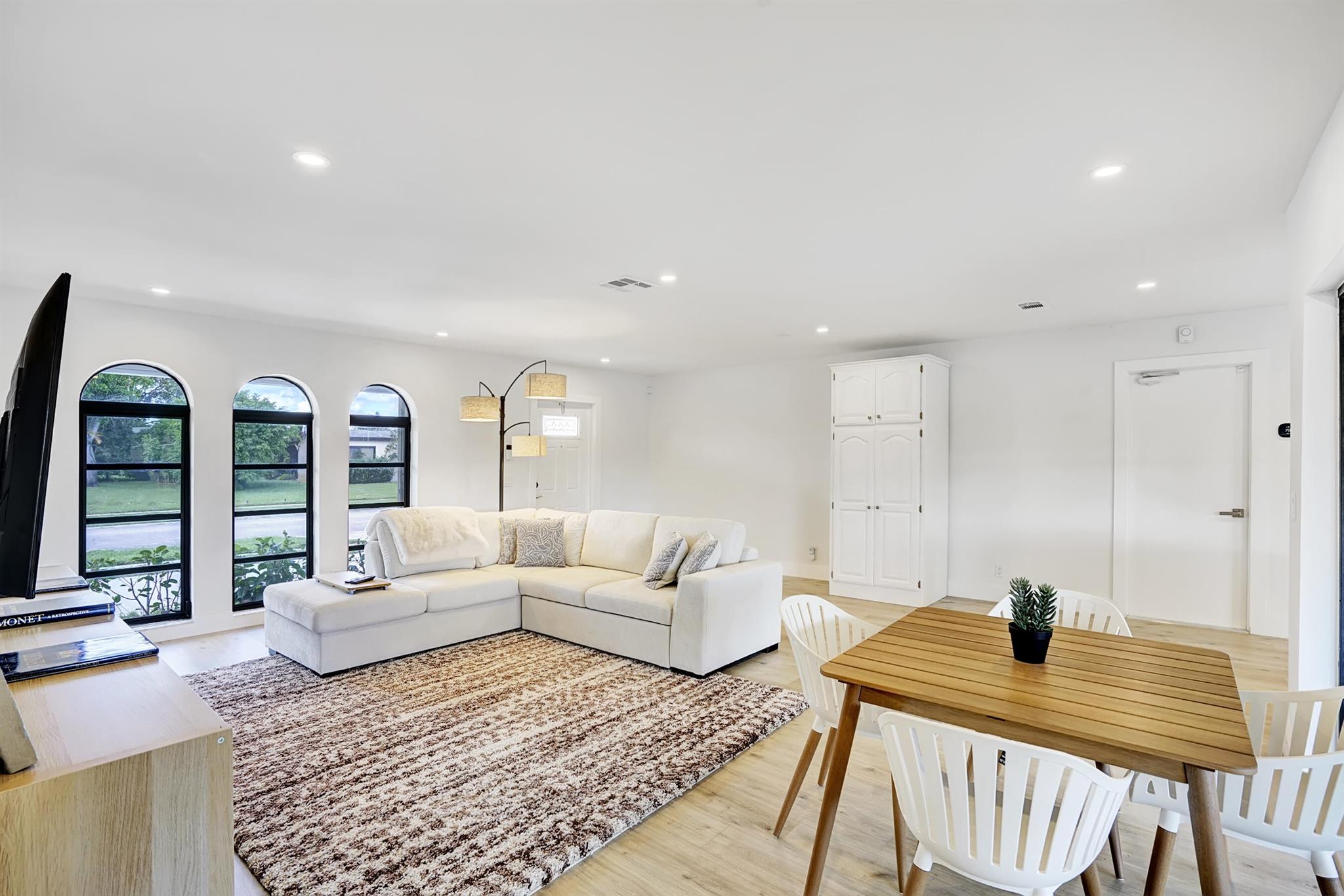 COCO WOOD LAKES SEC 1 - Residential Lease