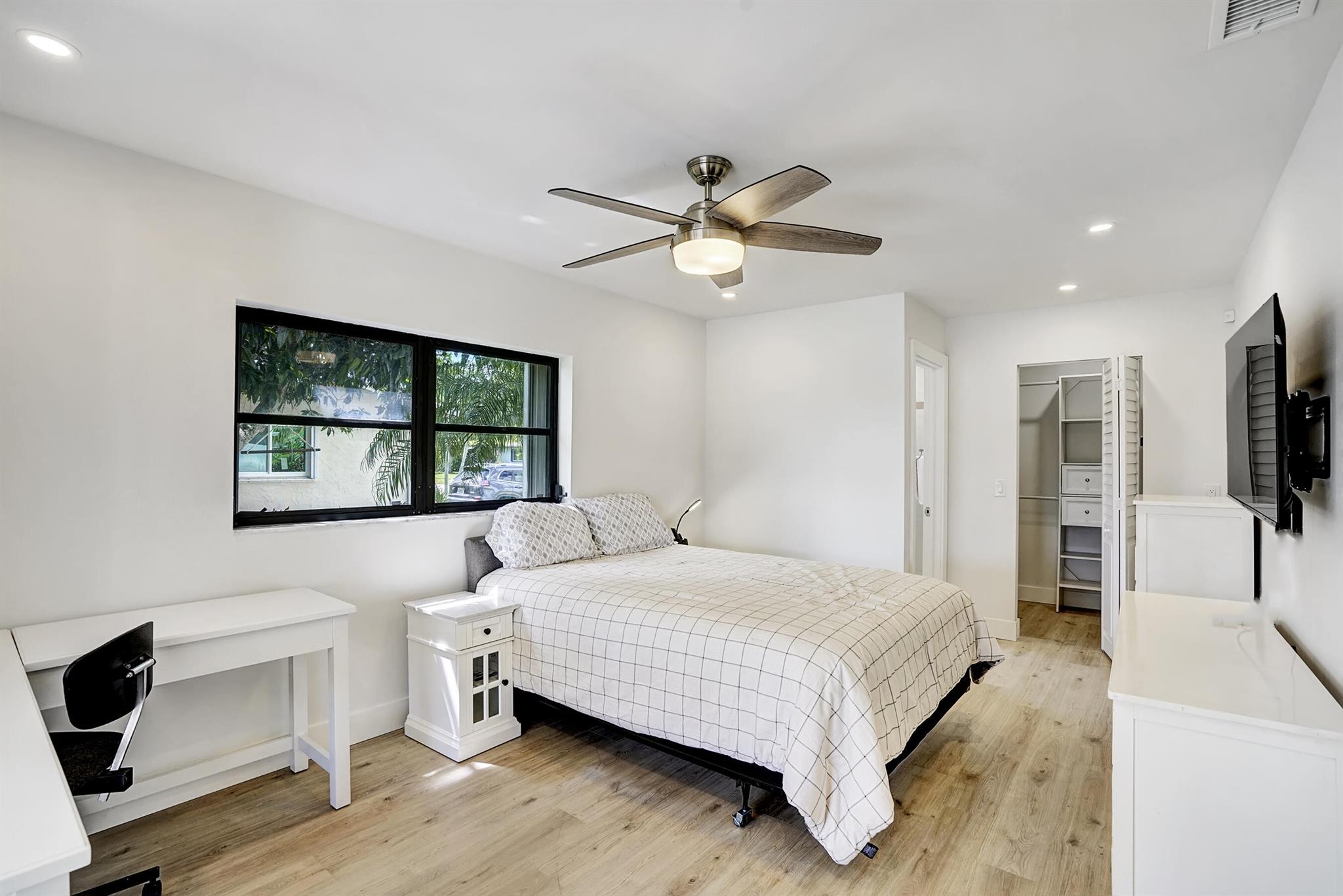 COCO WOOD LAKES SEC 1 - Residential Lease