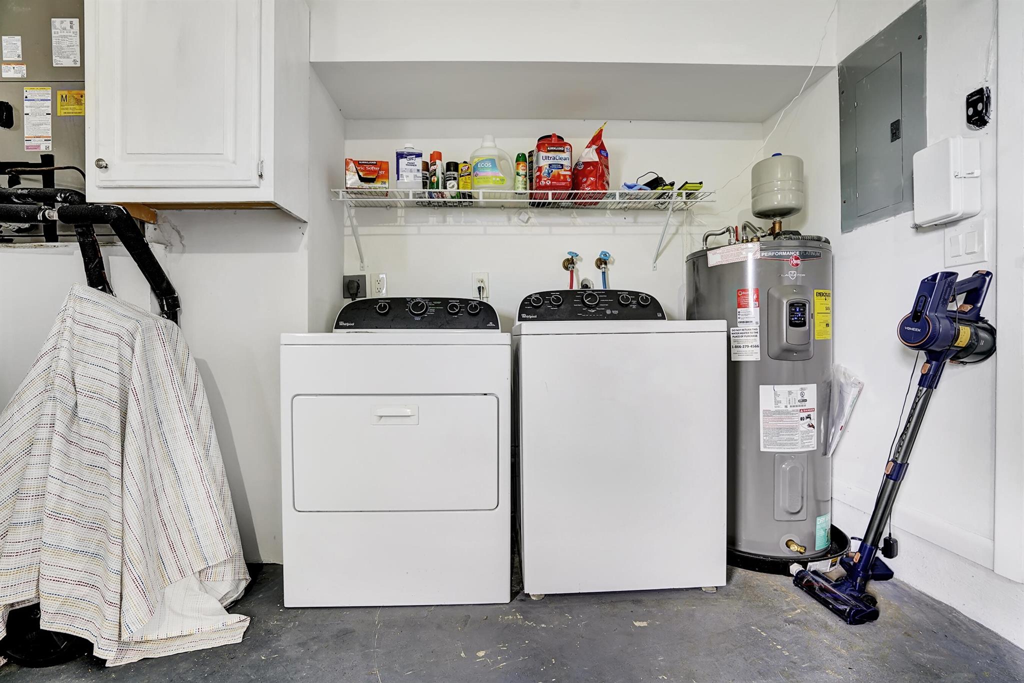 COCO WOOD LAKES SEC 1 - Residential Lease