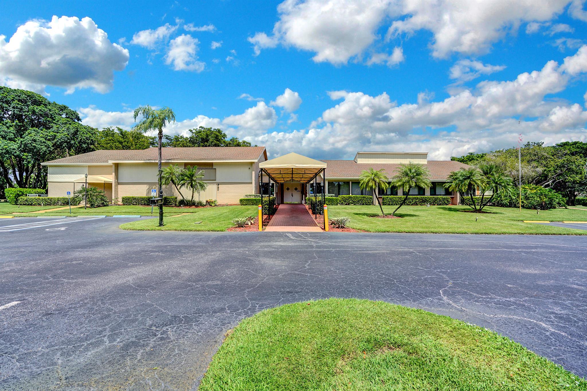 COCO WOOD LAKES SEC 1 - Residential Lease