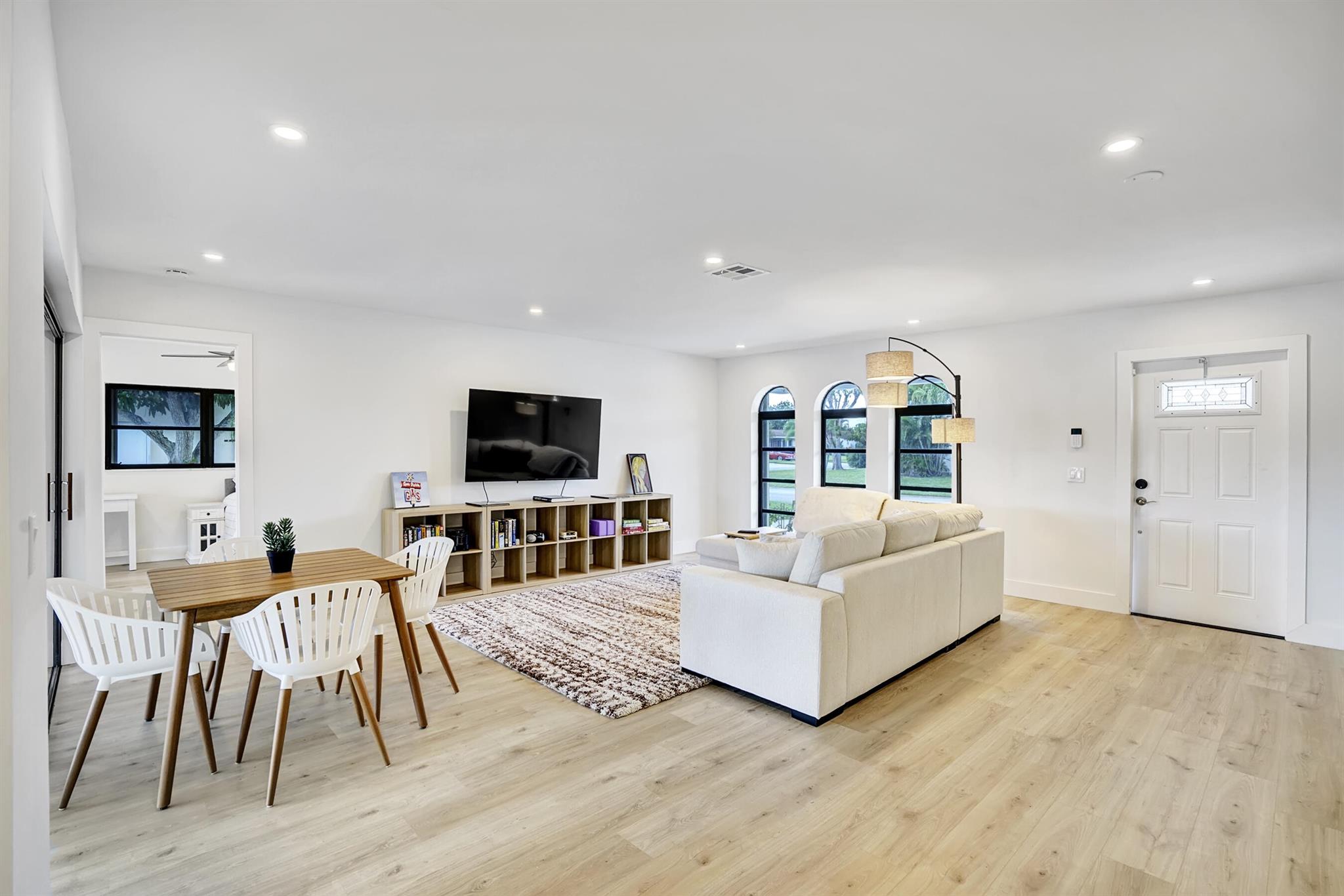 COCO WOOD LAKES SEC 1 - Residential Lease