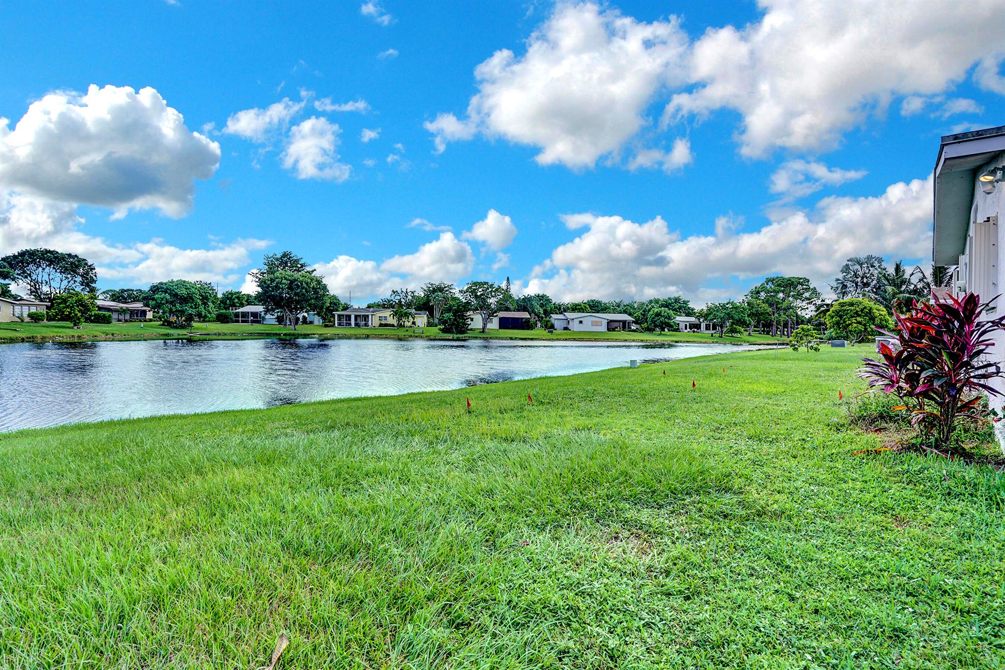 COCO WOOD LAKES SEC 1 - Residential Lease