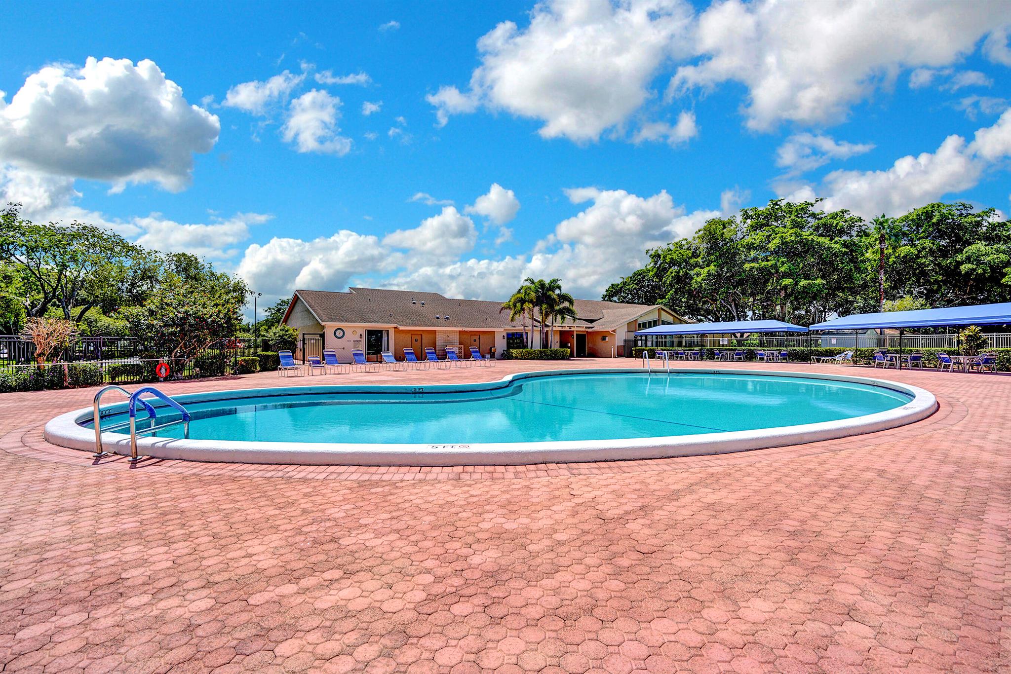 COCO WOOD LAKES SEC 1 - Residential Lease