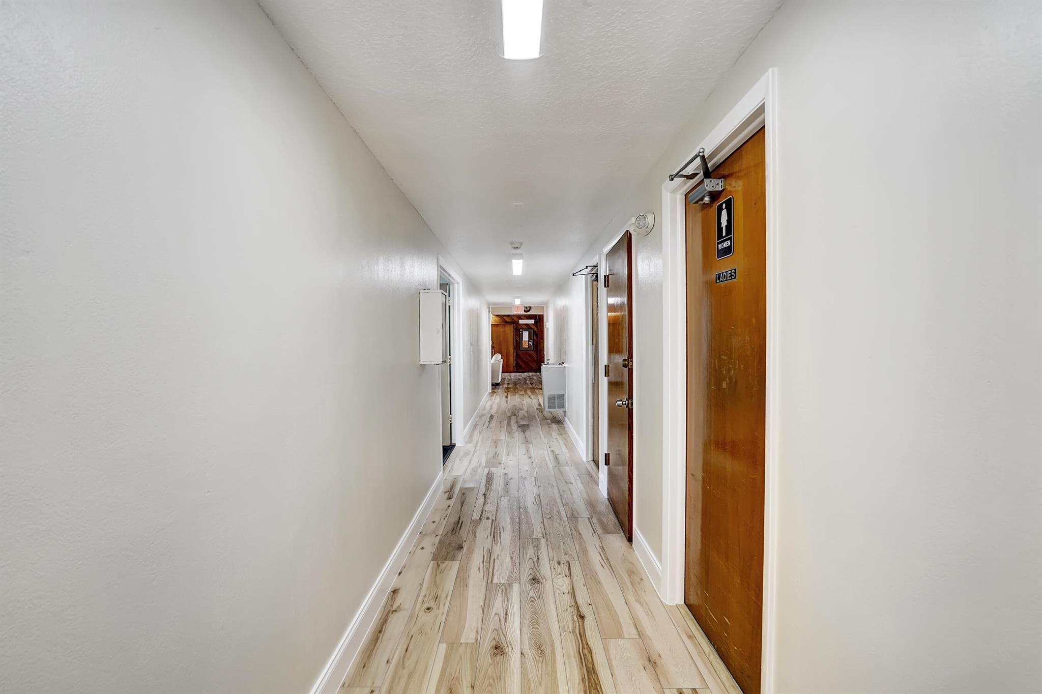 COCO WOOD LAKES SEC 1 - Residential Lease