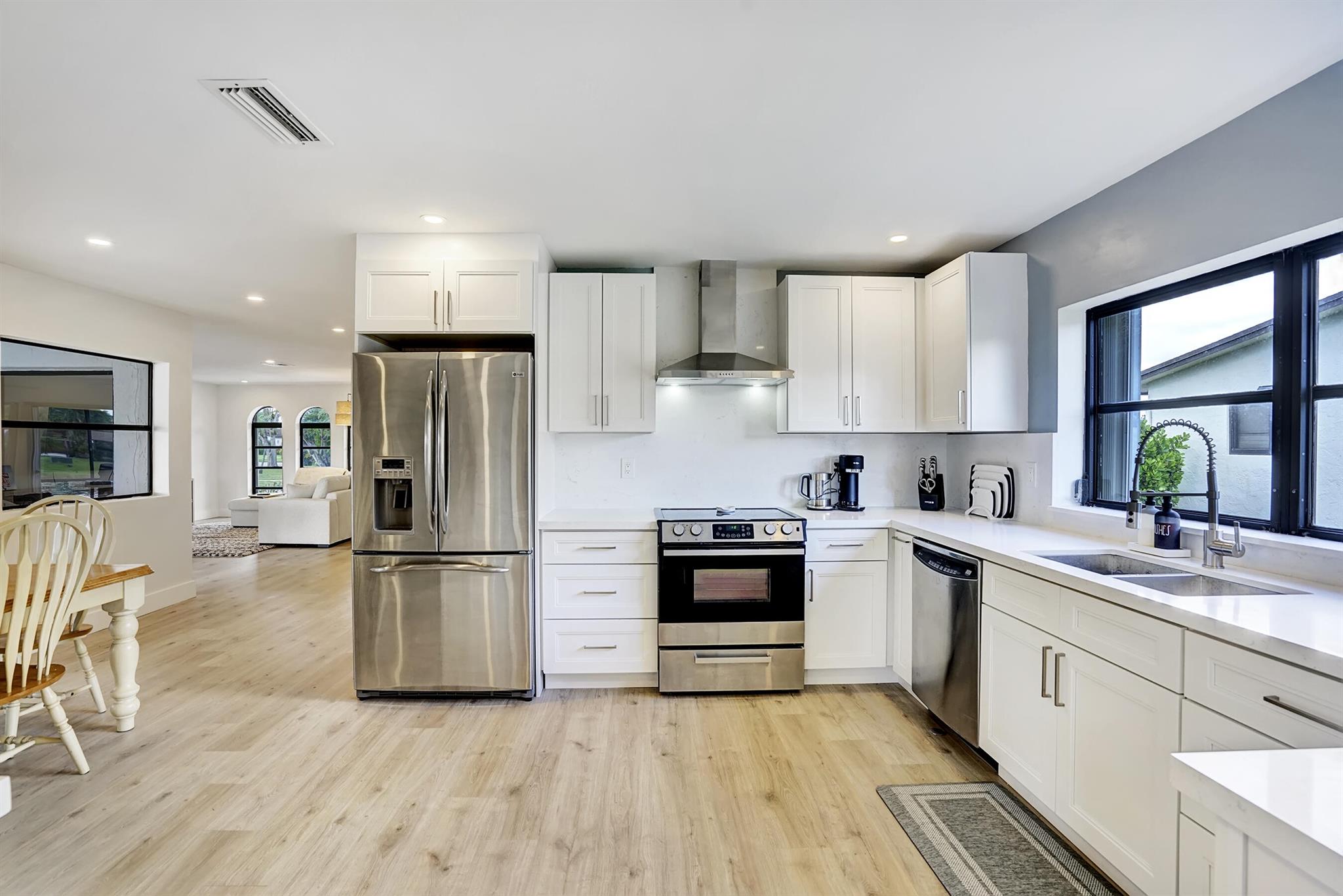 COCO WOOD LAKES SEC 1 - Residential Lease