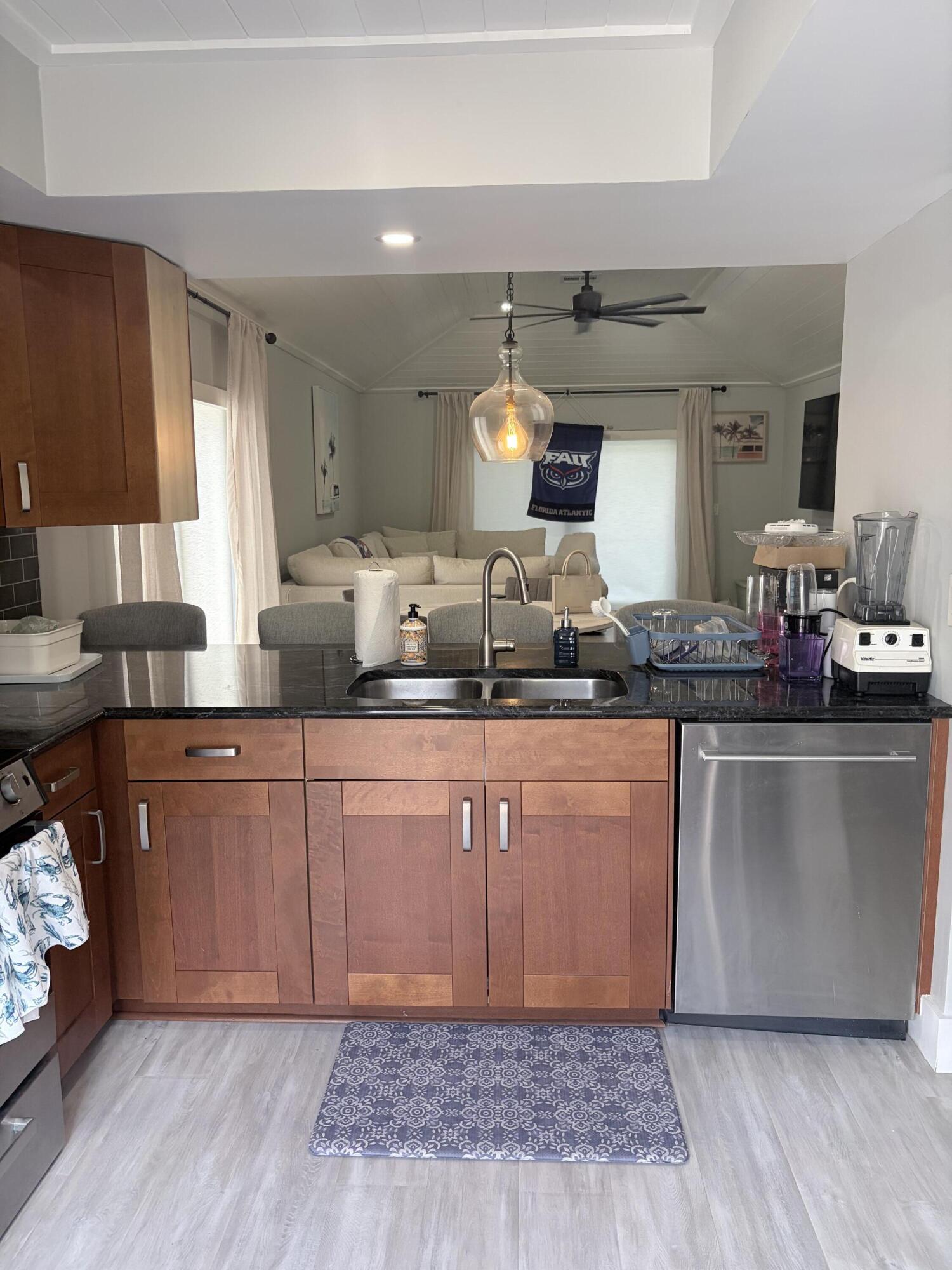 WINDWOOD UNIT I - Residential Lease