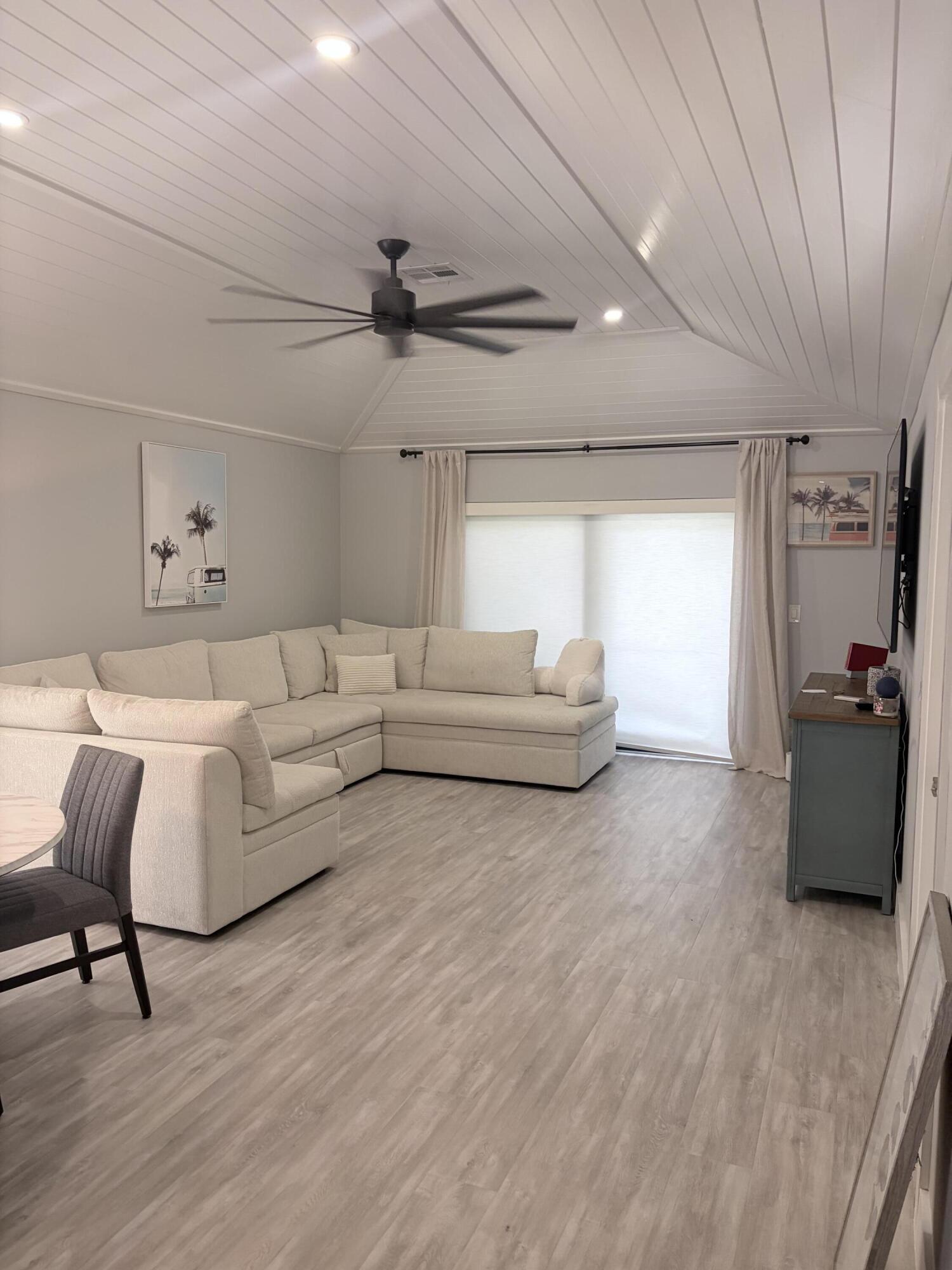 WINDWOOD UNIT I - Residential Lease