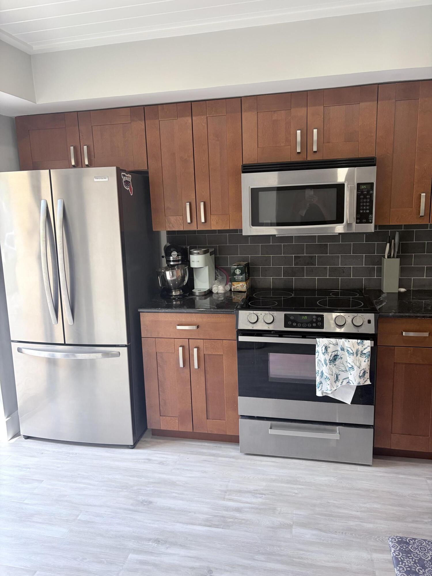 WINDWOOD UNIT I - Residential Lease