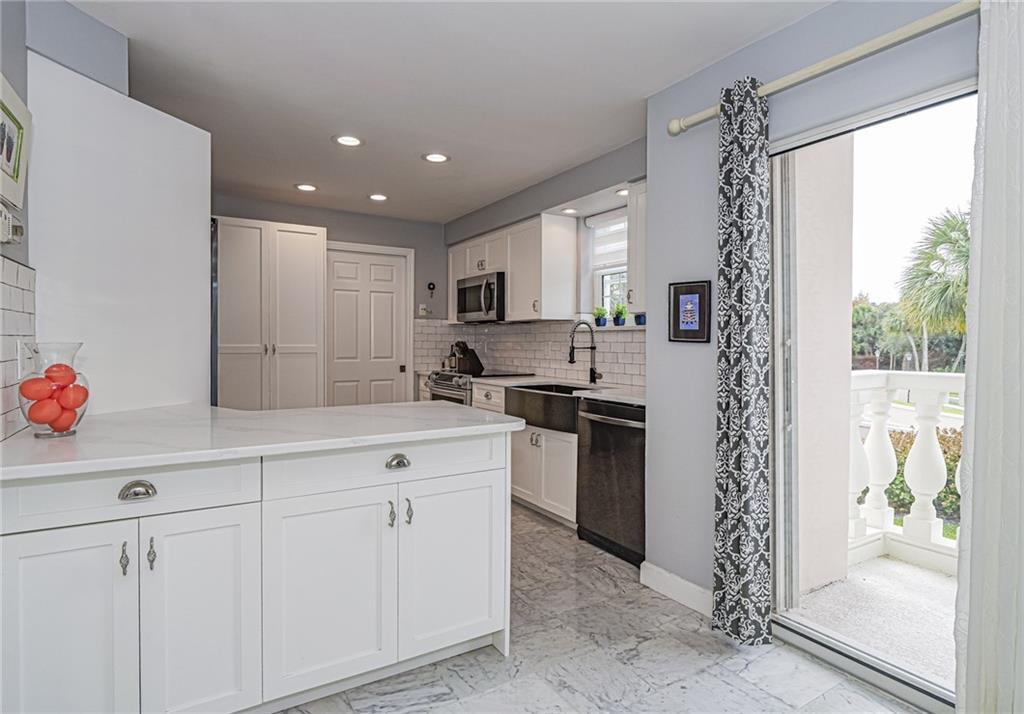 VICTORIA CONDO - Residential