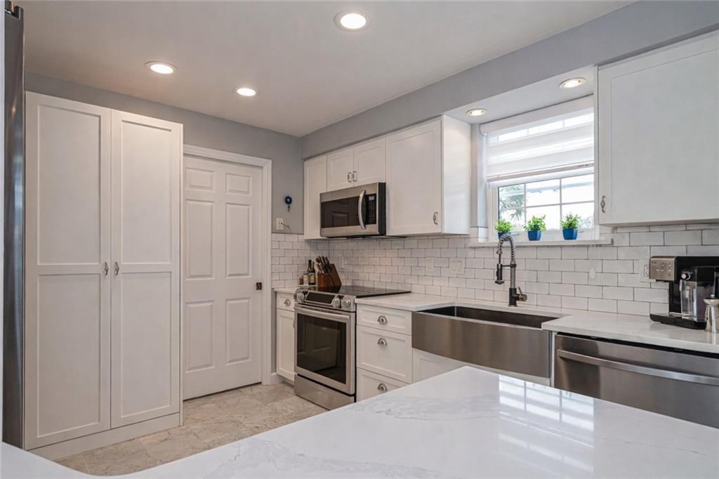 VICTORIA CONDO - Residential