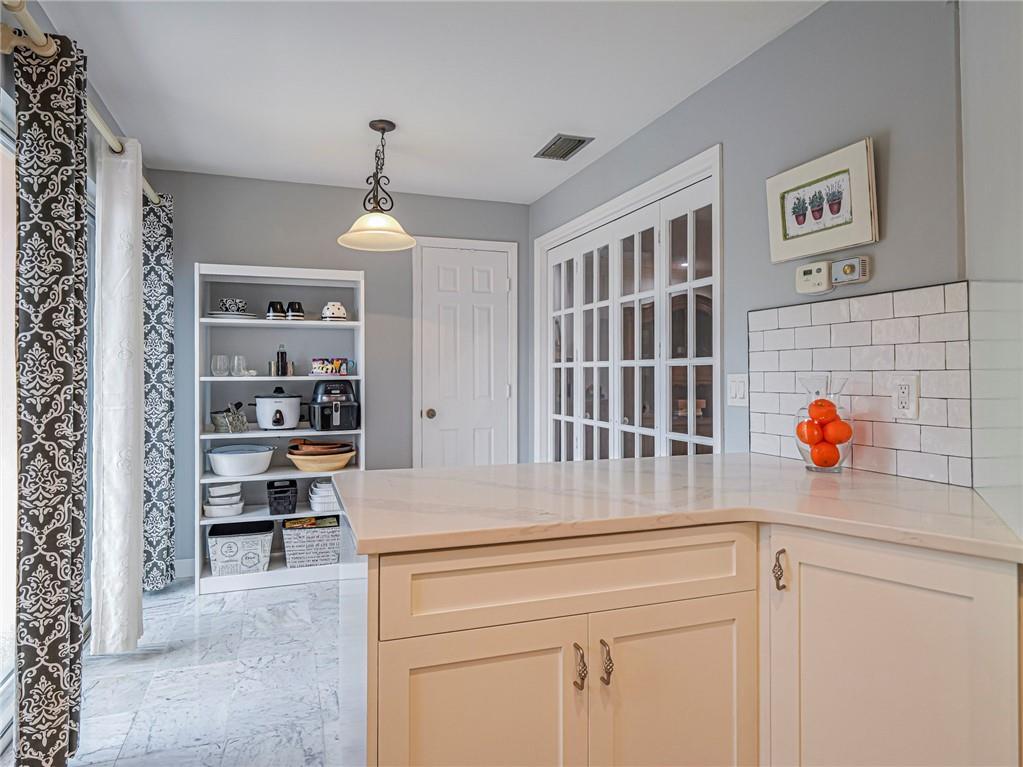 VICTORIA CONDO - Residential