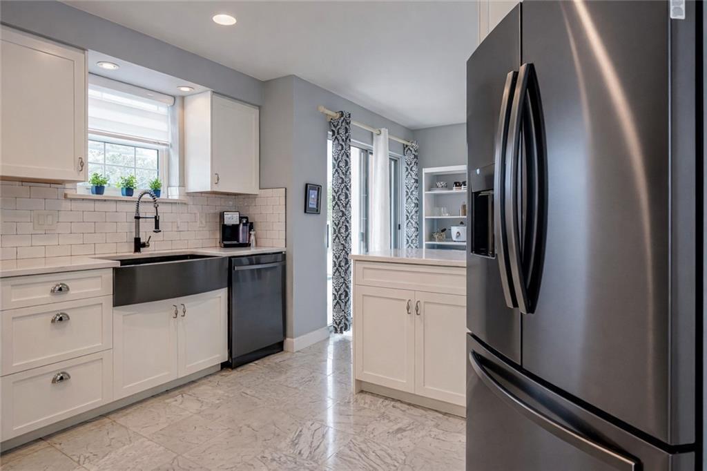 VICTORIA CONDO - Residential