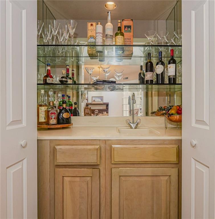 VICTORIA CONDO - Residential