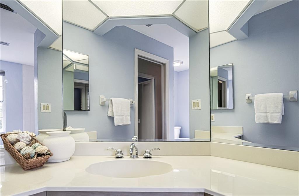 VICTORIA CONDO - Residential