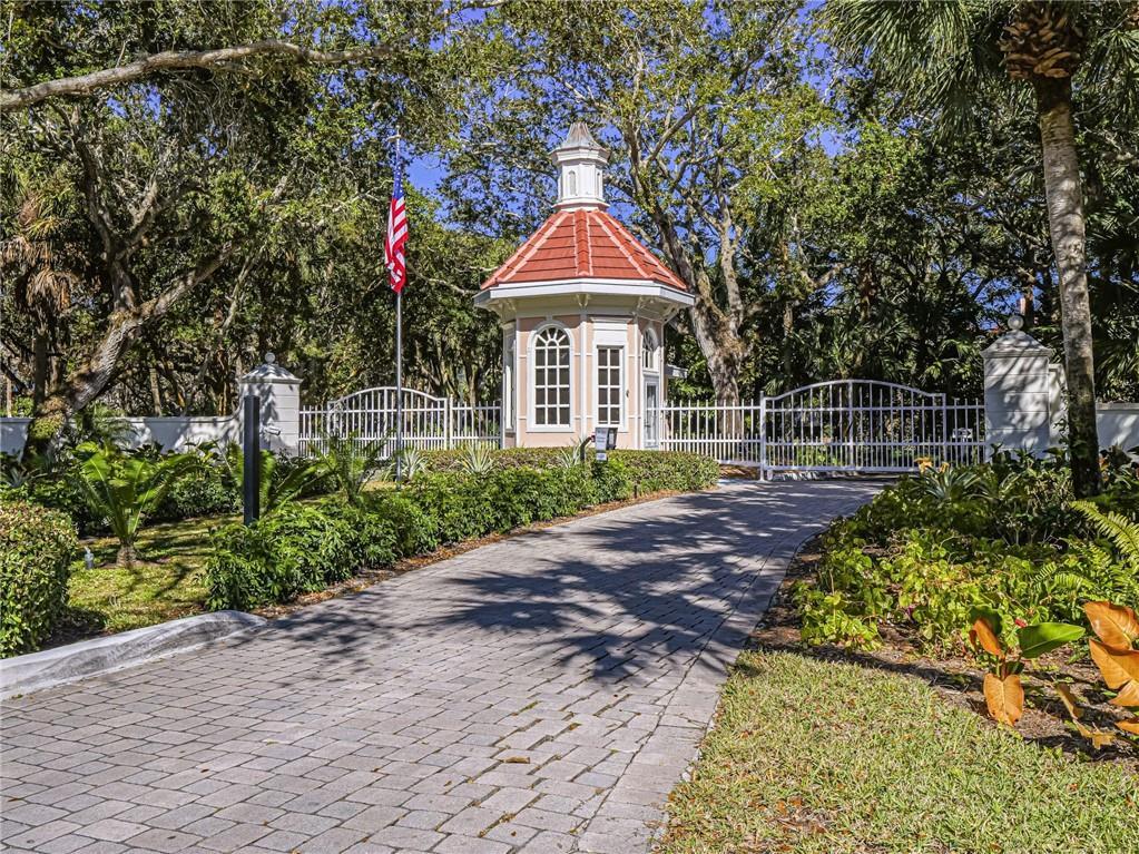 VICTORIA CONDO - Residential