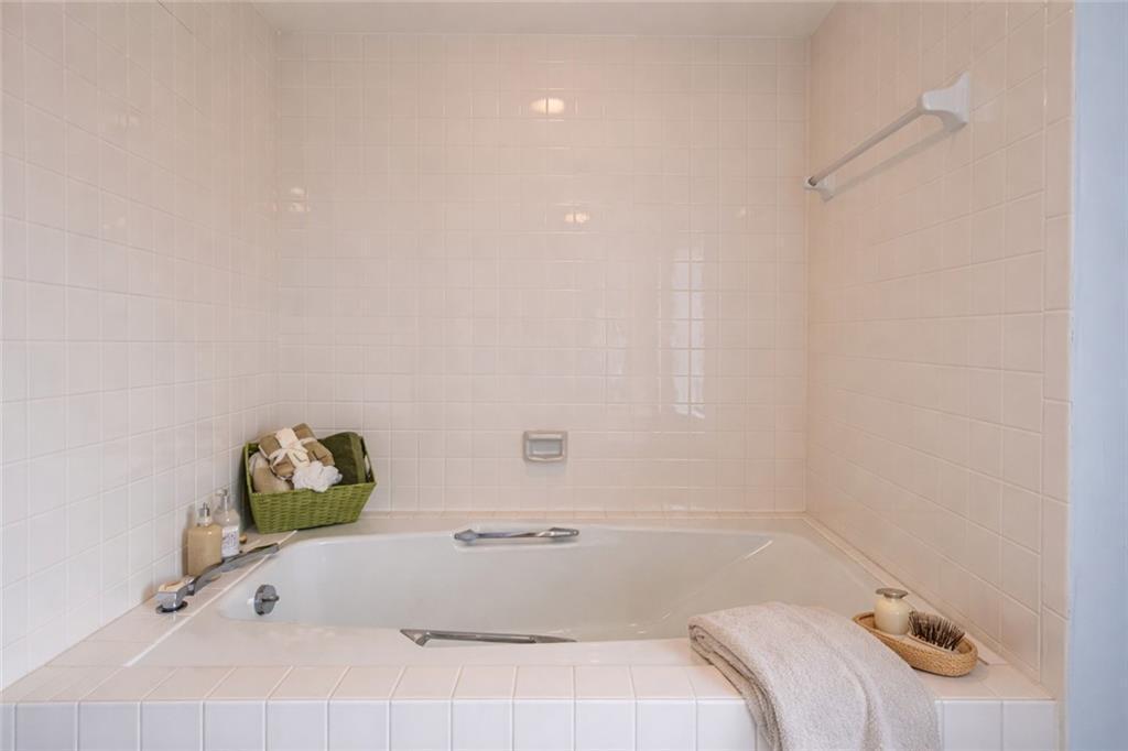 VICTORIA CONDO - Residential