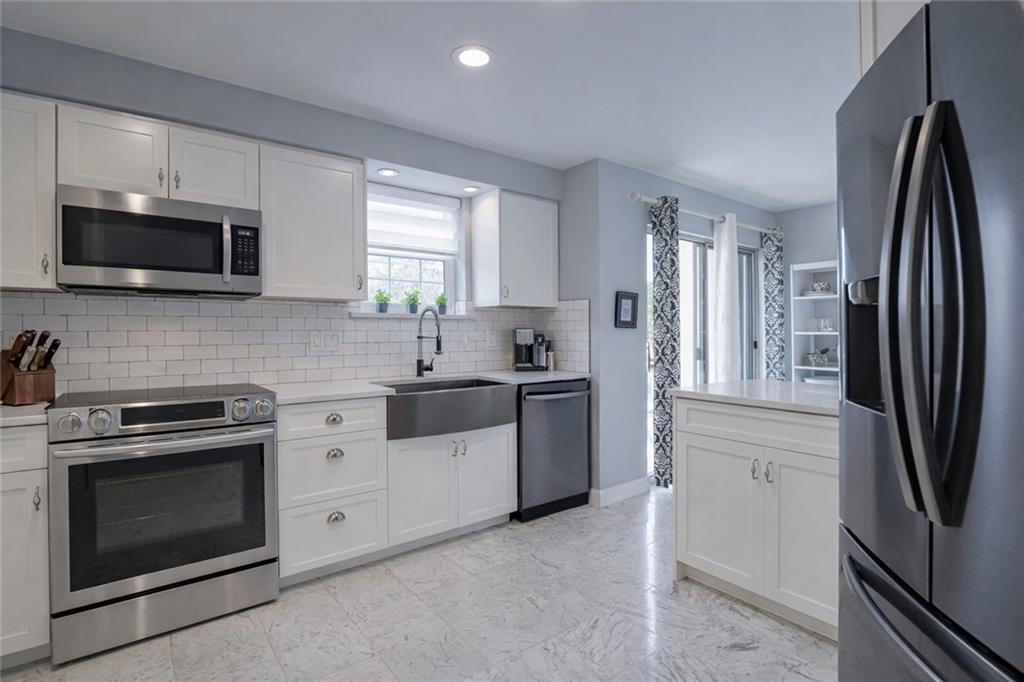 VICTORIA CONDO - Residential