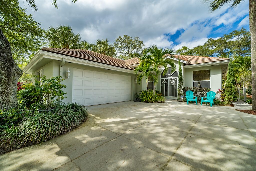 Photo of 100 S Hampton Drive, Jupiter, FL 33458 (MLS # R10783962)