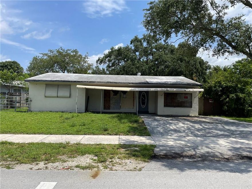 3/2 on just under 1/4 acre lot.  This house had a fire in the back bedroom.  Needs full rehab.