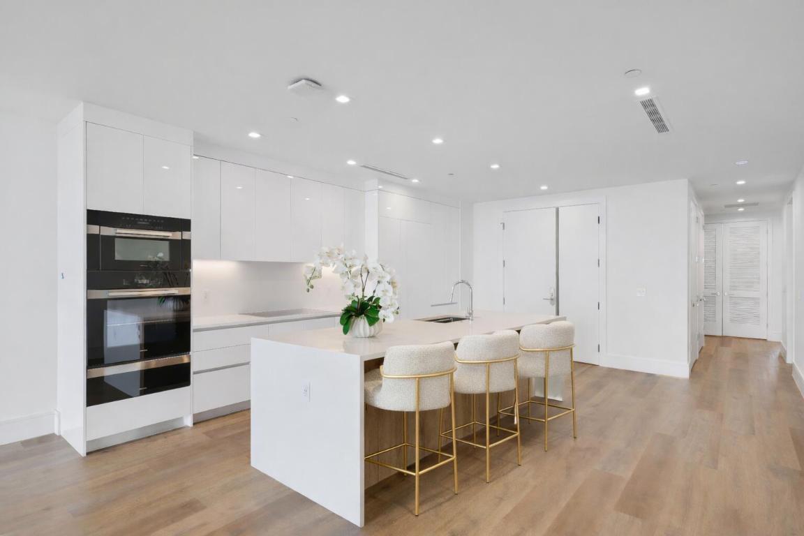 Nautilus 220 Condominium - Residential