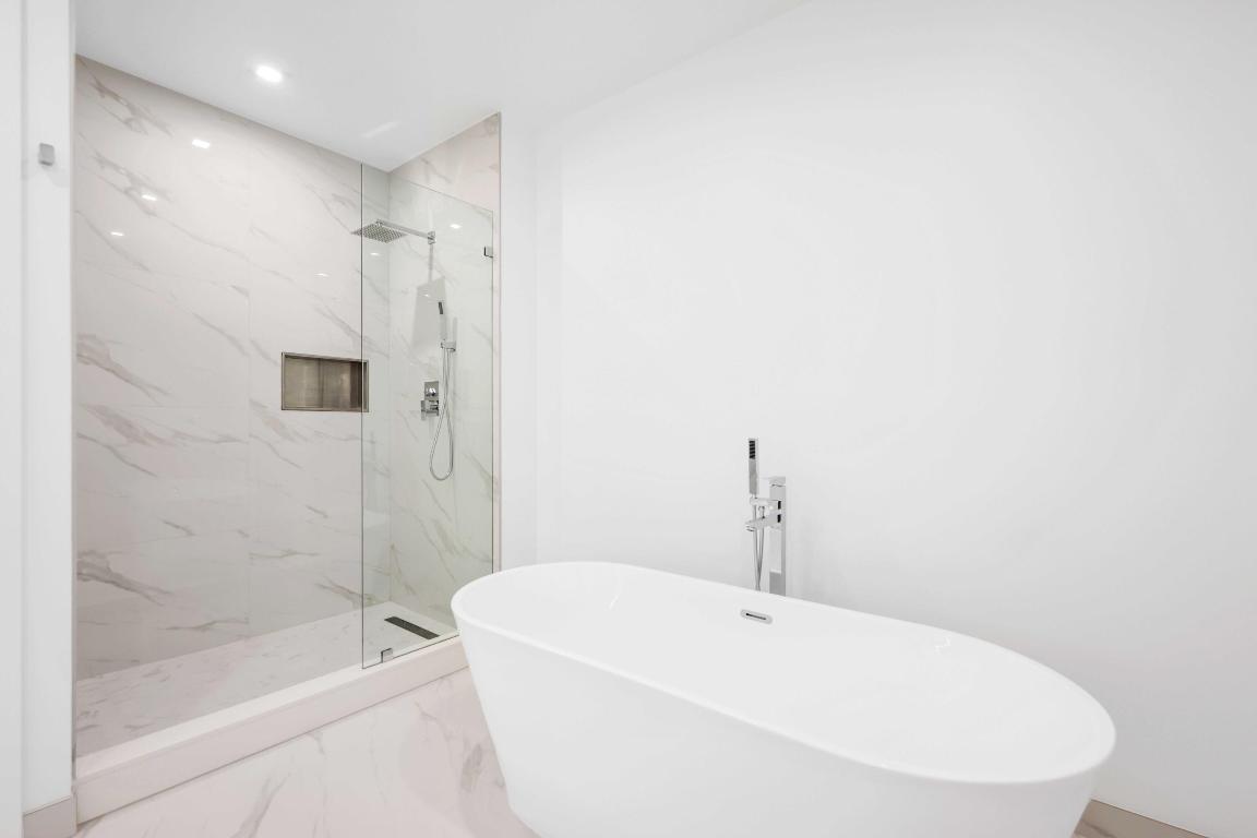 Nautilus 220 Condominium - Residential