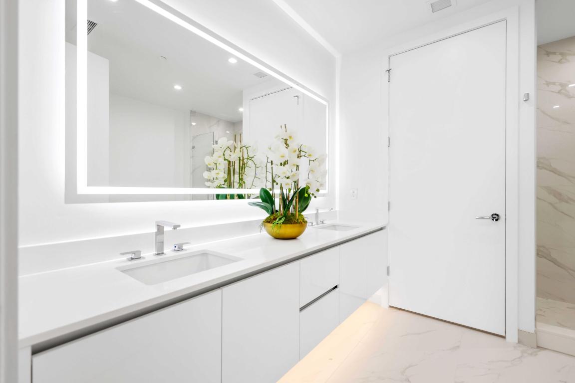 Nautilus 220 Condominium - Residential