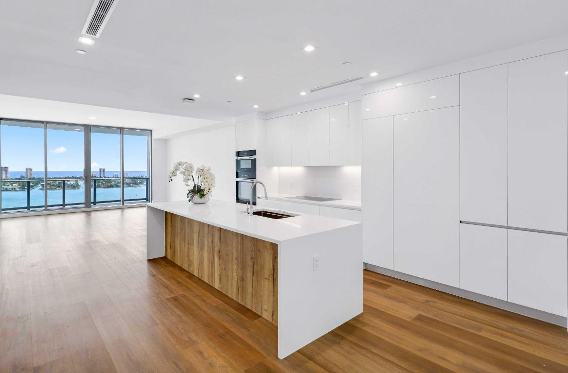 Nautilus 220 Condominium - Residential